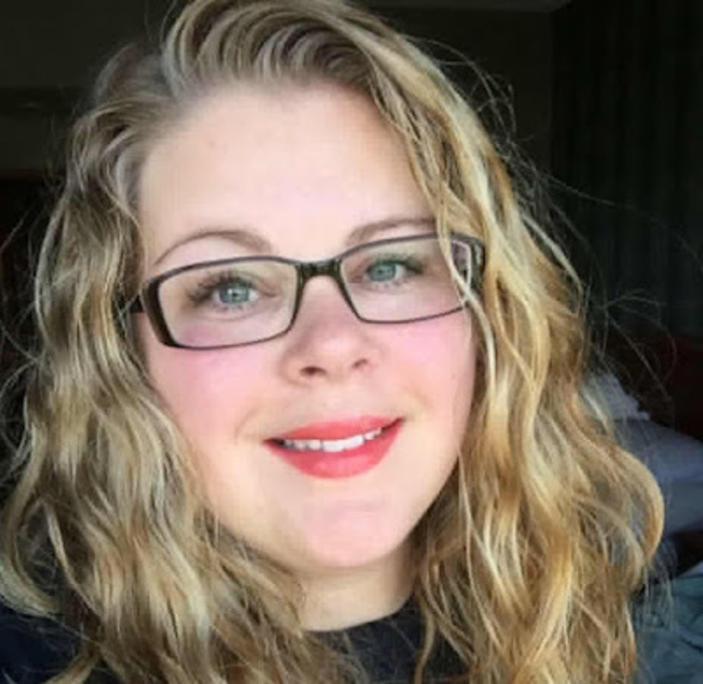 Meet your Posher, Alexis